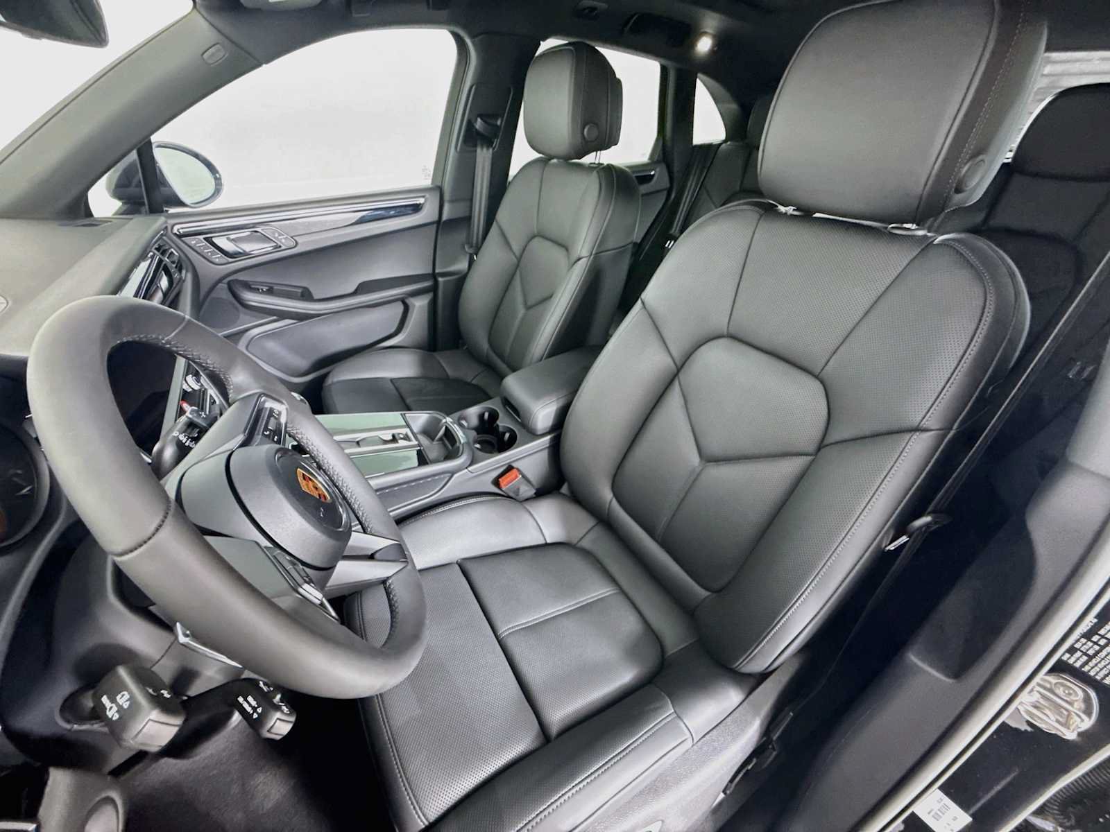 Used 2026 Porsche Macan AWD/4WD image 5