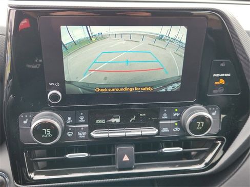 Used 2023 Toyota Highlander XSE image 17