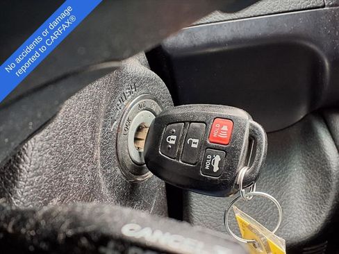 Used 2015 Toyota Camry image 28