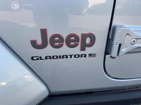 Used 2023 Jeep Gladiator Mojave w/ Cold Weather Group image 11