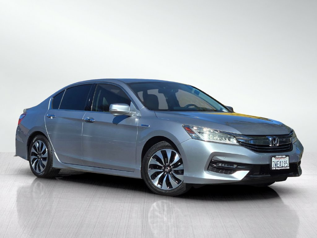 Used 2017 Honda Accord Touring image 2