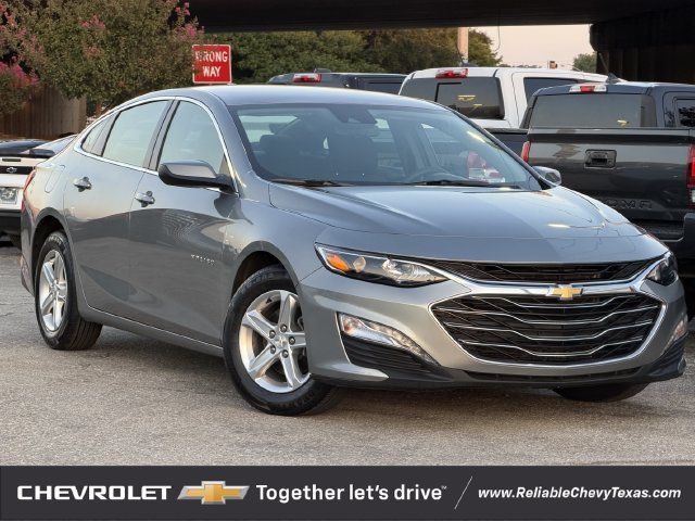 Used 2023 Chevrolet Malibu LT FWD image 2