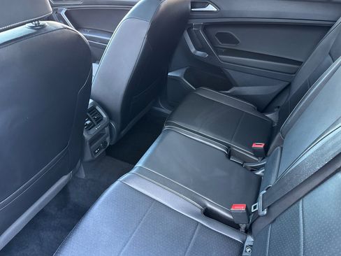 Used 2021 Volkswagen Tiguan SE image 12