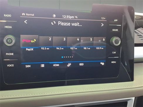 Used 2025 Volkswagen Taos SE w/ Panoramic Sunroof Package image 22