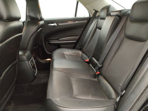 Used 2018 Chrysler 300 Limited AWD/4WD image 18