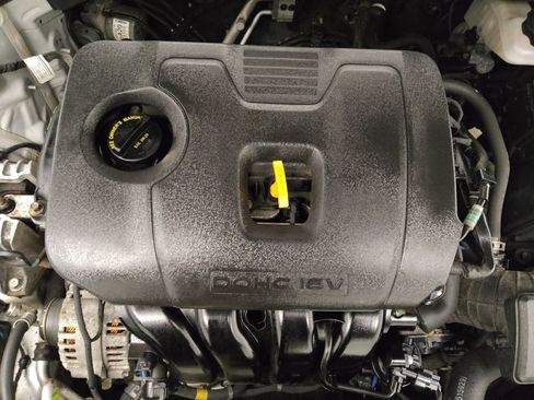 Used 2019 Hyundai Elantra SE FWD image 30