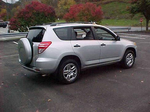 Used 2011 Toyota RAV4 Base 4x4 4dr SUV w/ Preferred Premium Pkg image 5
