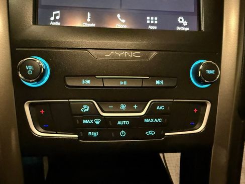 Used 2019 Ford Fusion SE image 35