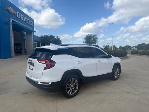Used 2022 GMC Terrain SLT w/ Infotainment Package II FWD image 16