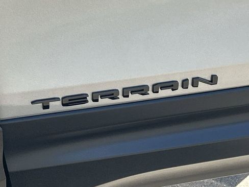 Used 2024 GMC Terrain SLE FWD image 31