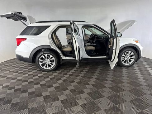 Used 2020 Ford Explorer XLT w/ Equipment Group 202A AWD/4WD image 17