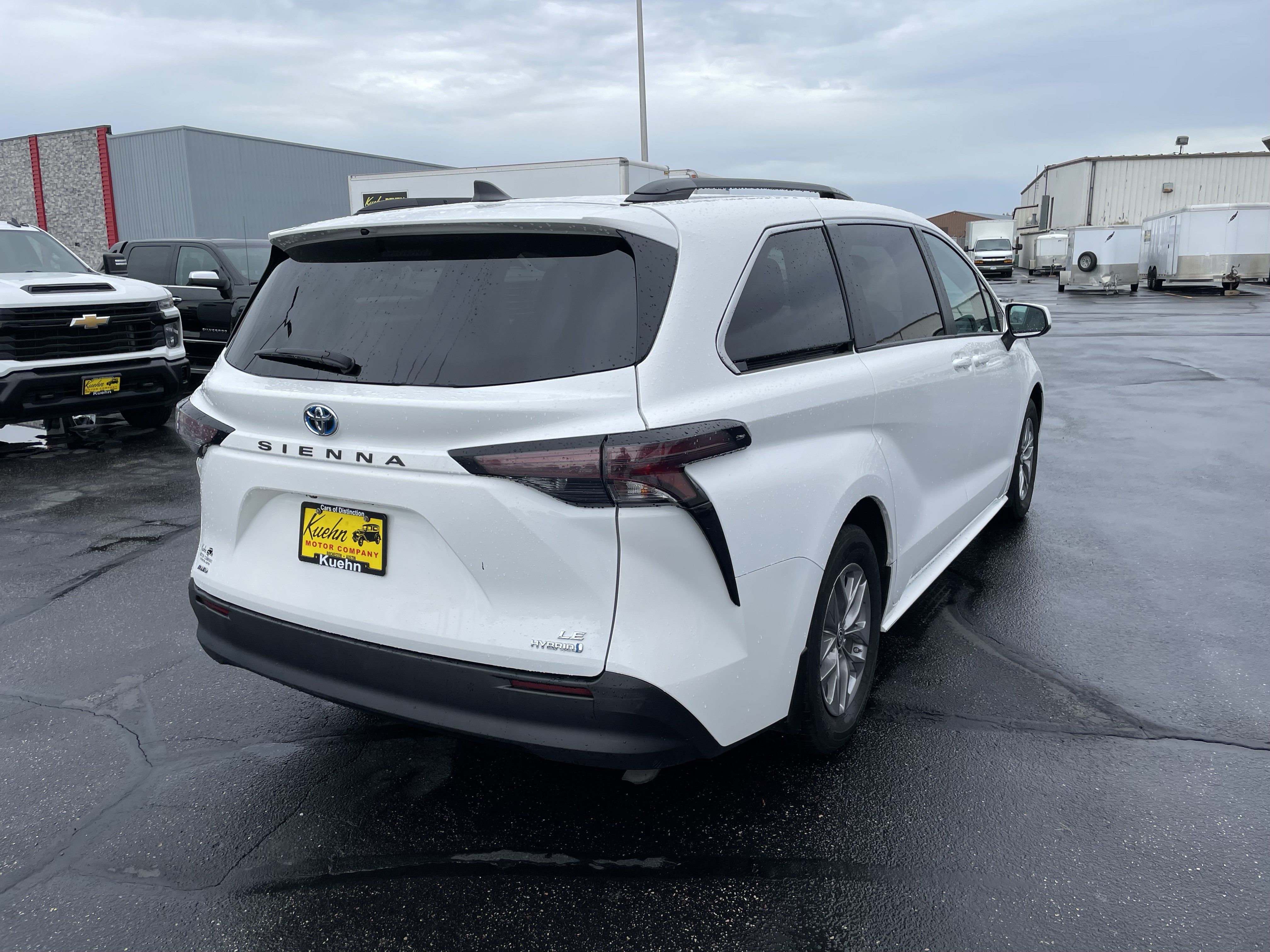 Used 2023 Toyota Sienna LE AWD/4WD image 5