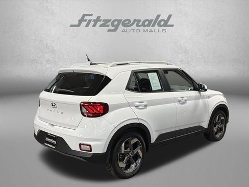 Used 2024 Hyundai Venue SEL image 7