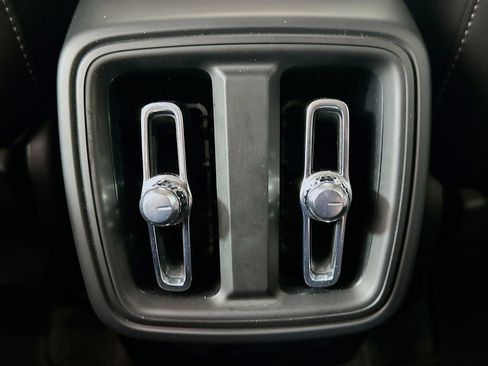 Used 2024 Volvo XC40 B5 Plus w/ Climate Package image 28