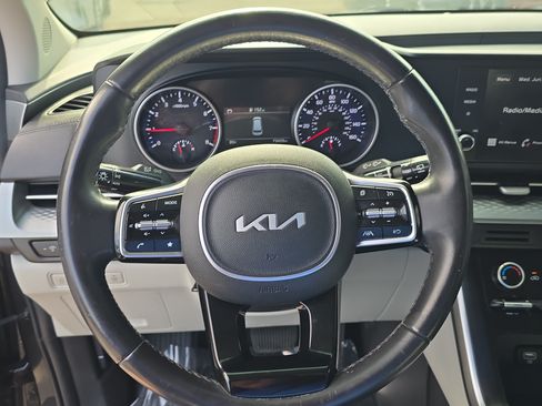Used 2023 Kia Carnival LX FWD image 30