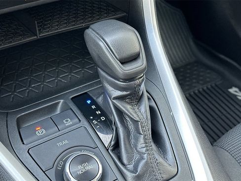 Used 2020 Toyota RAV4 LE image 23