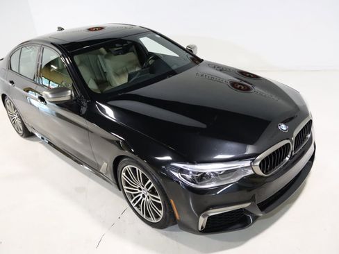 Used 2018 BMW M550i xDrive image 9