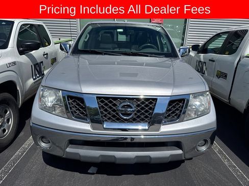 Used 2014 Nissan Frontier SL w/ SL Moonroof Package AWD/4WD image 2