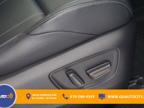 Used 2022 Toyota Venza Limited image 17