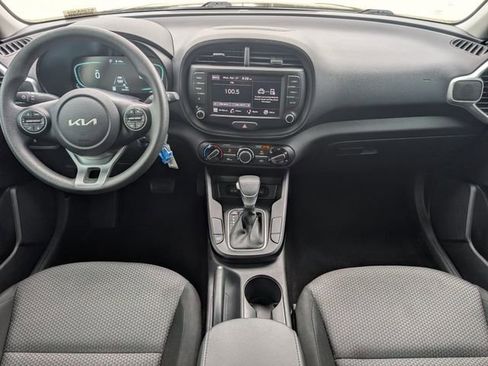 Used 2023 Kia Soul LX w/ LX Technology Package FWD image 24