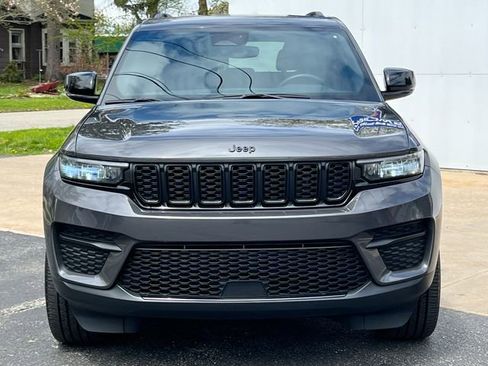 Used 2024 Jeep Grand Cherokee Altitude AWD/4WD image 42