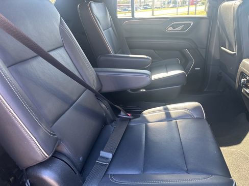 Used 2023 Chevrolet Suburban Premier image 4