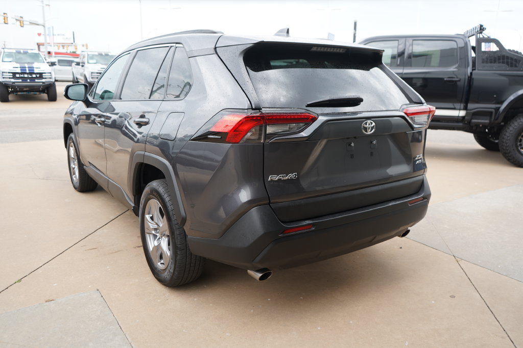 Used 2025 Toyota RAV4 XLE AWD/4WD image 12
