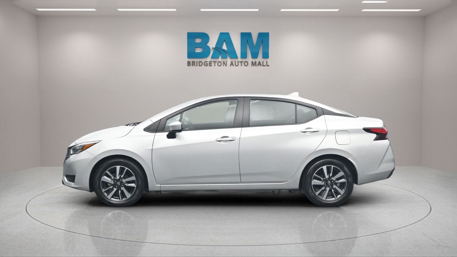 Used 2025 Nissan Versa SV FWD image 3