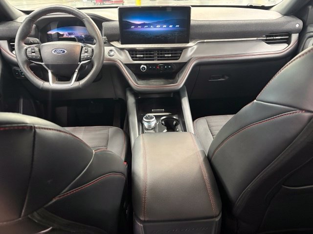 Used 2025 Ford Explorer ST-Line w/ ST-Line Street Pack AWD/4WD image 2
