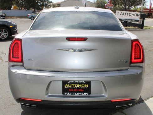 Used 2018 Chrysler 300 S image 35