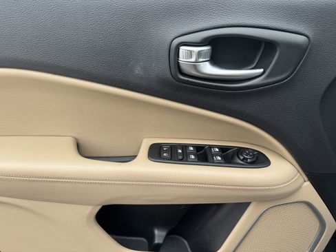 Used 2018 Jeep Compass Sport image 9