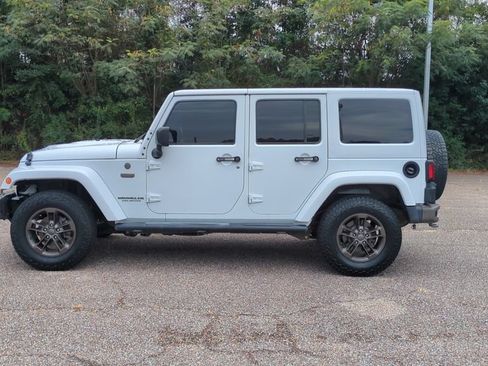 Used 2016 Jeep Wrangler Unlimited Sahara AWD/4WD image 8