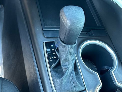 Used 2021 Toyota Camry LE image 28