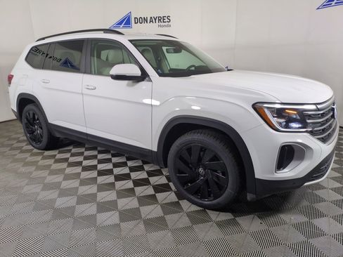 Used 2024 Volkswagen Atlas SE AWD/4WD image 10