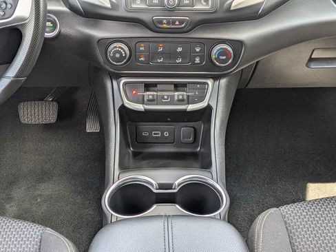 Used 2024 GMC Terrain SLE AWD/4WD image 19
