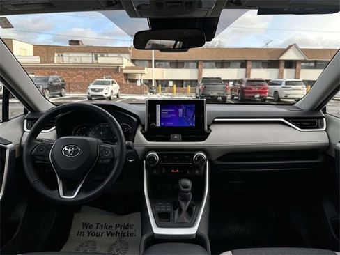 Used 2024 Toyota RAV4 XLE image 30