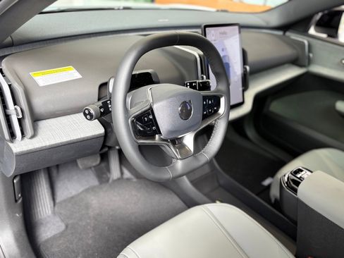 New 2026 Volvo EX30 Cross Country Ultra image 9