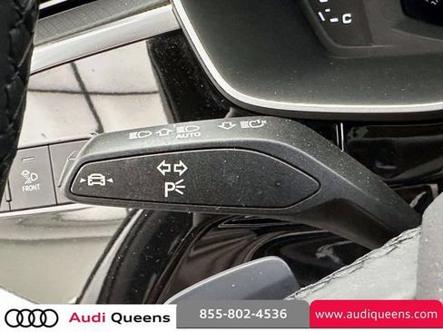 Used 2023 Audi Q3 2.0T Premium w/ Convenience Package AWD/4WD image 32