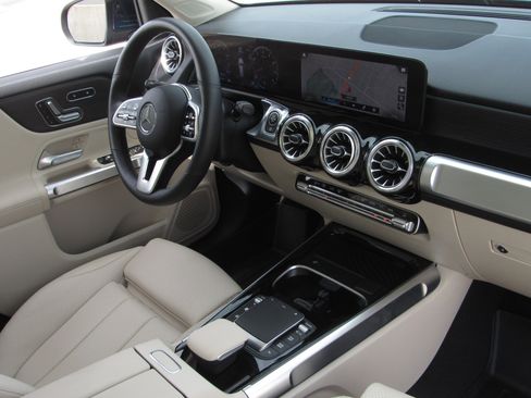 Used 2023 Mercedes-Benz GLB 250 4MATIC image 10