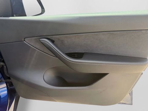 Used 2020 Tesla Model Y Long Range image 27