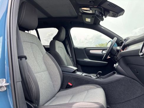 Used 2024 Volvo XC40 B5 Core AWD/4WD image 39