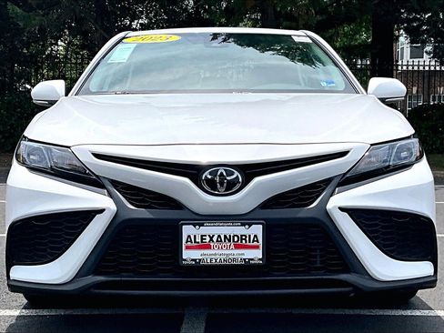 Used 2023 Toyota Camry SE w/ Convenience Package FWD image 3