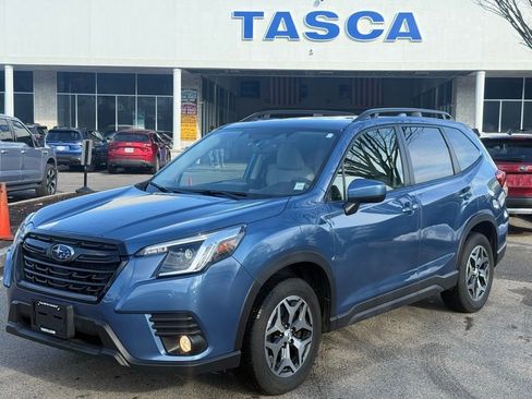 Used 2023 Subaru Forester Premium image 1