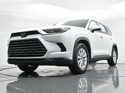 Used 2024 Toyota Grand Highlander XLE image 51