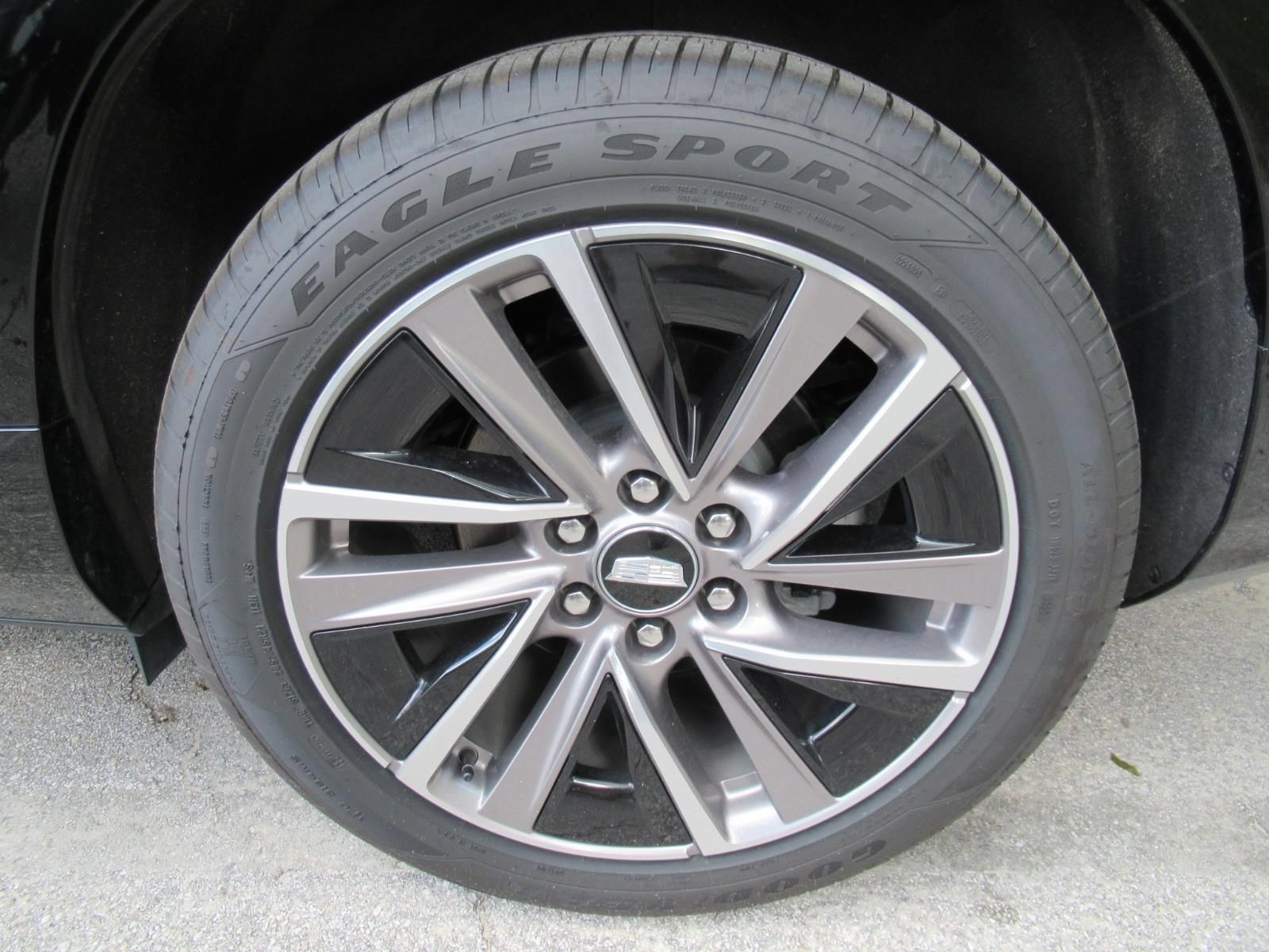 Used 2026 Cadillac Vistiq Sport w/ LPO, Floor Liner Package AWD/4WD image 8