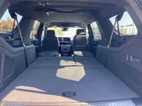 New 2026 Chevrolet Suburban Premier image 17