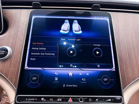 Used 2022 Mercedes-Benz EQS 450+ Sedan image 32