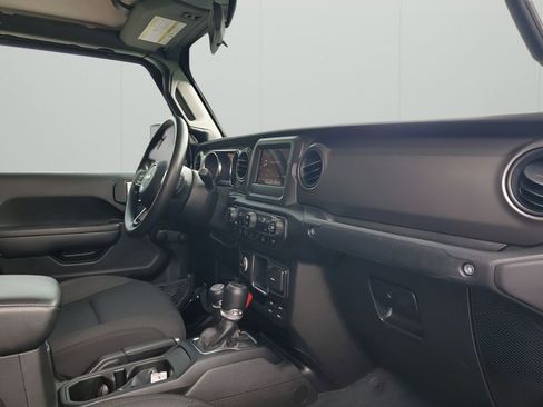 Used 2022 Jeep Gladiator Sport image 13