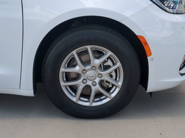 New 2026 Chrysler Pacifica Select FWD image 11