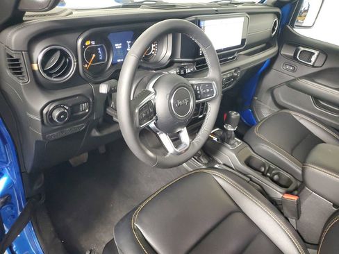 Used 2025 Jeep Wrangler Sahara image 10